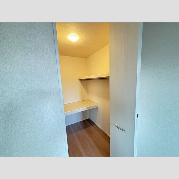 モンターニュロンド 洋室クローゼット