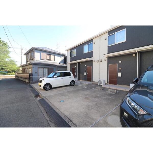 パークサイド泉105号室 駐車場