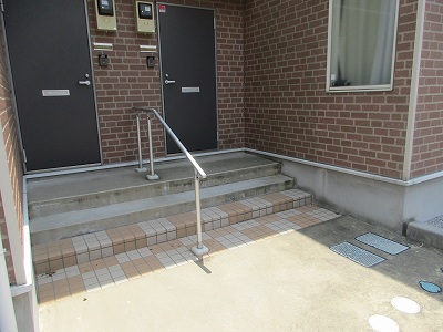 レオネクストアロサール103号室 玄関