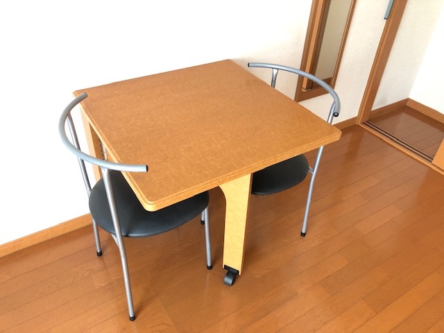 レオパレスＫ２106号室 テーブル＆椅子