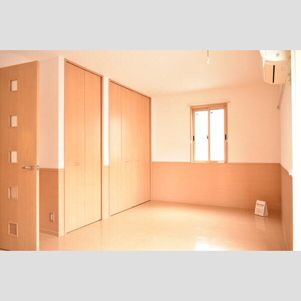 リビングタウン三橋101号室 洋室