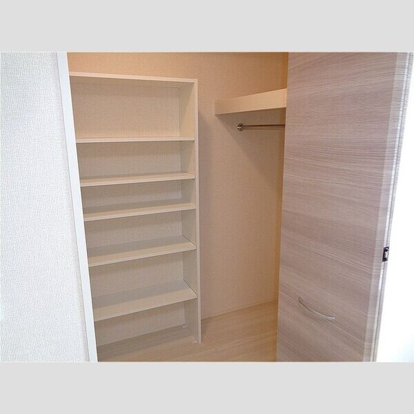 グラン シャルール101号室 収納