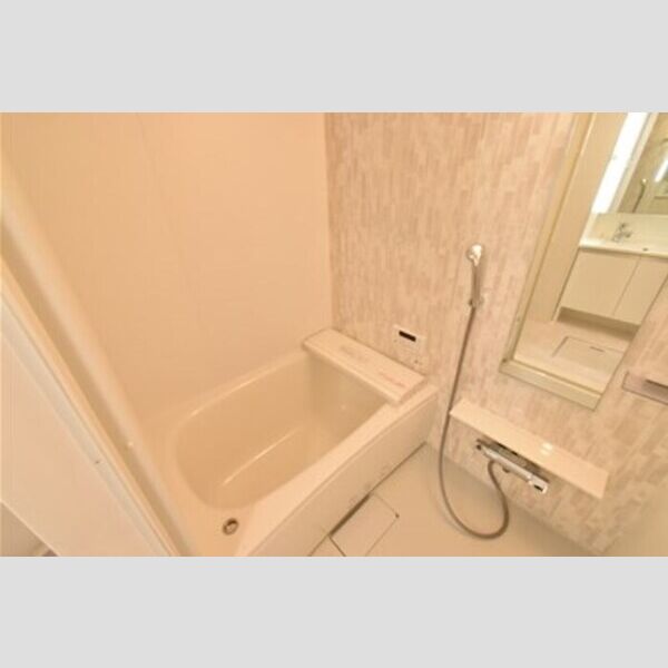 ブランポルテ203号室 バス