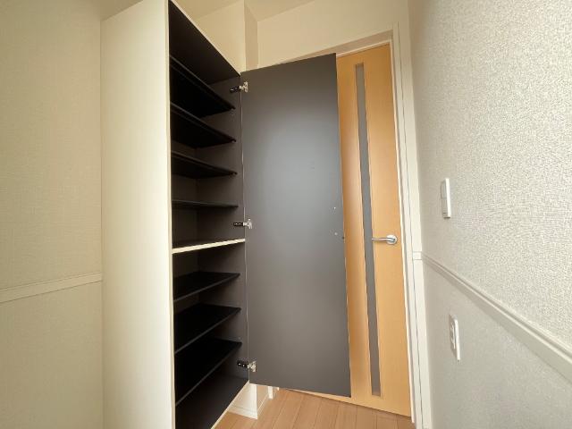 Maison Iris Chou Chou(メゾンアイリスシュシュ） 下駄箱