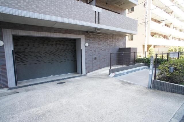 ラ・ヴェルデ 駐車場