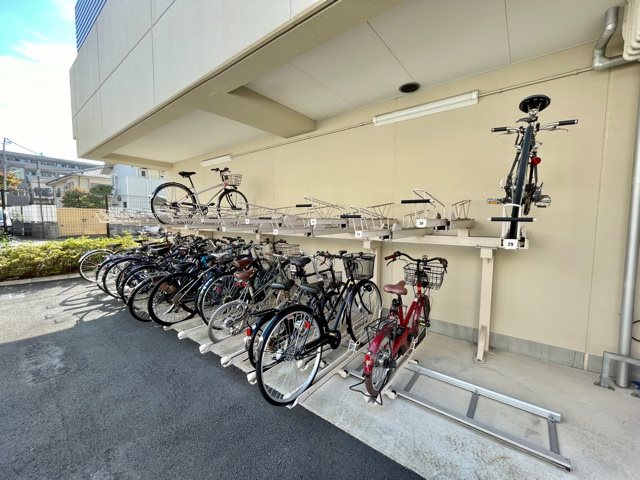 レジディア千駄木5階 駐輪場