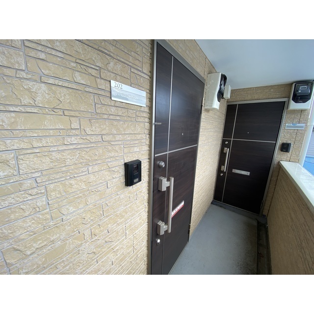 ストラーダ生麦 玄関