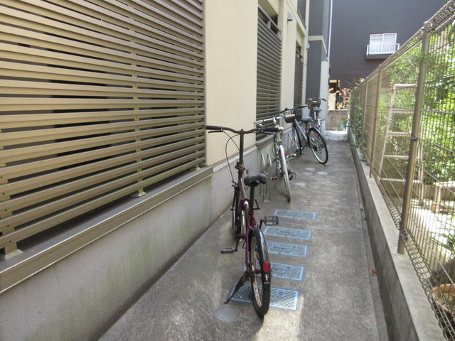 Ｃｒａｎｅｓ　Ｃｒｅｓｔ0105号室 駐輪場　※実際の使用状況とは異なります(現況優先)