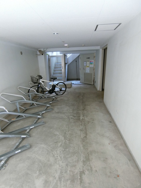 ＳＡＮ　ＳＵＲＩ池田山0702号室 駐輪場