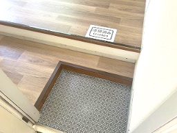 セフィール程久保105号室 玄関