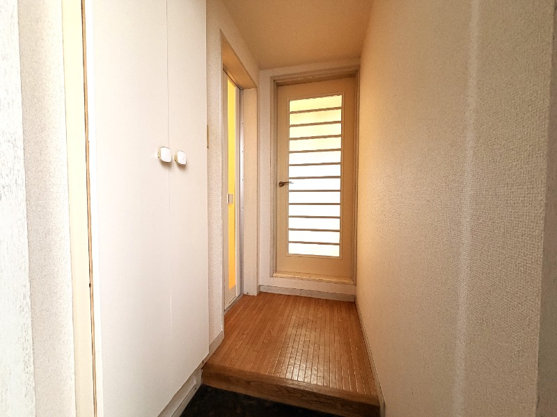 レオパレスペルシャ 玄関