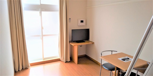 レオパレスカテリーナ芝山 リビング