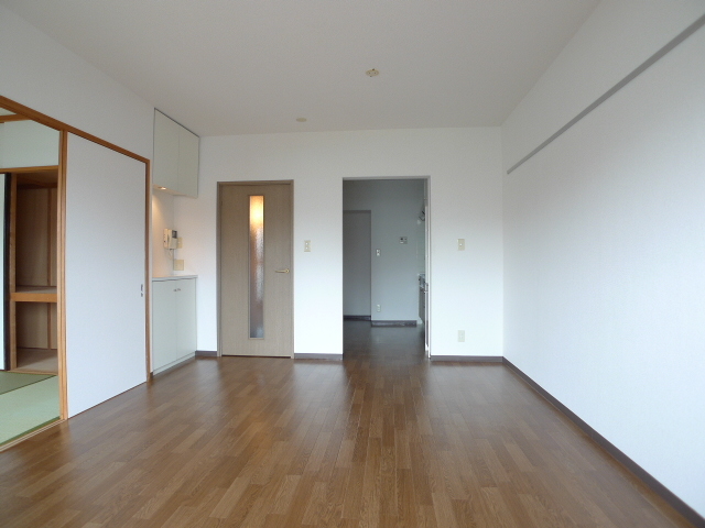 グランシャリオ誠治館 リビング