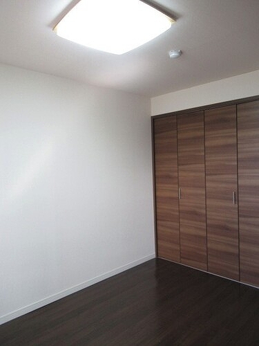 サン・ステージ緑園都市東の街７番館13階 洋室