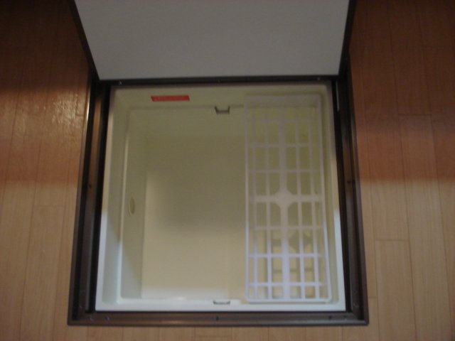 グランベル・ハウスⅠ106号室 床下収納