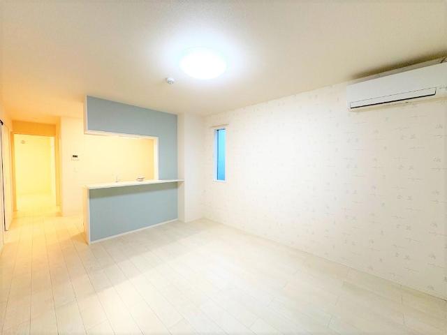 スカイハイ・ウィッシュ105号室 リビング