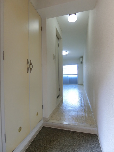 MAC千束コート2階 採光のとれた玄関！