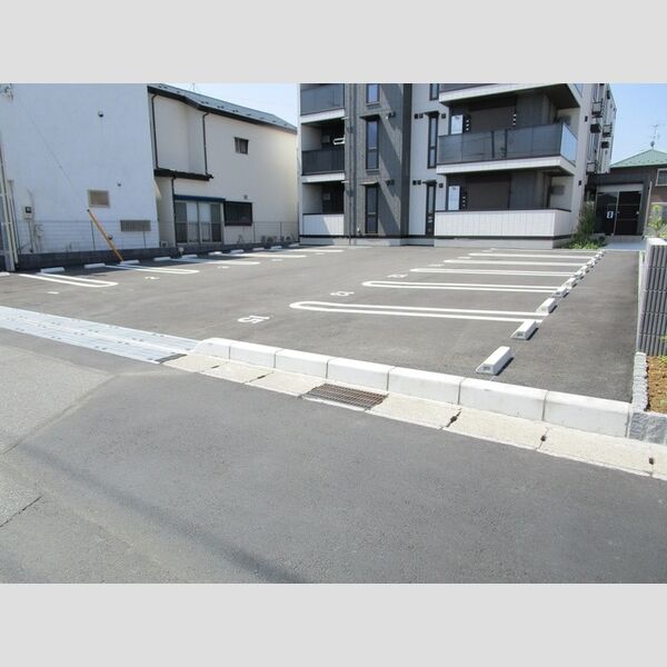 サンモール市川 駐車場(要空き確認)