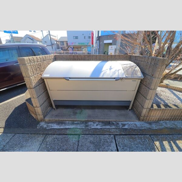 パストラル西遊馬 ゴミストッカー