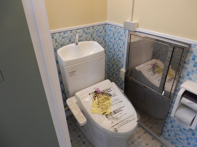 稲城市平尾住宅６６号棟 便器とウォシュレットも新品で気持ちよくお使い頂けます。