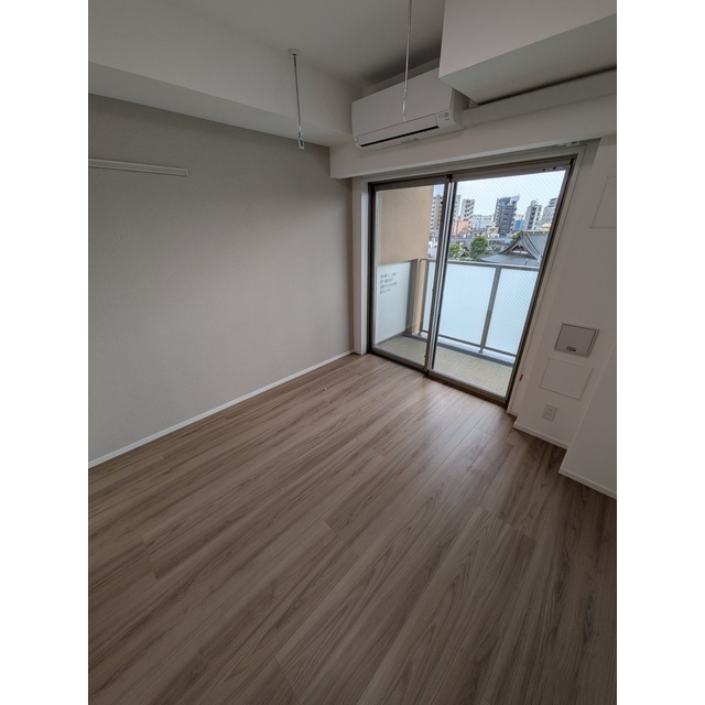 プレール・ドゥーク横濱子安403号室 ※各階で色合いが異なります