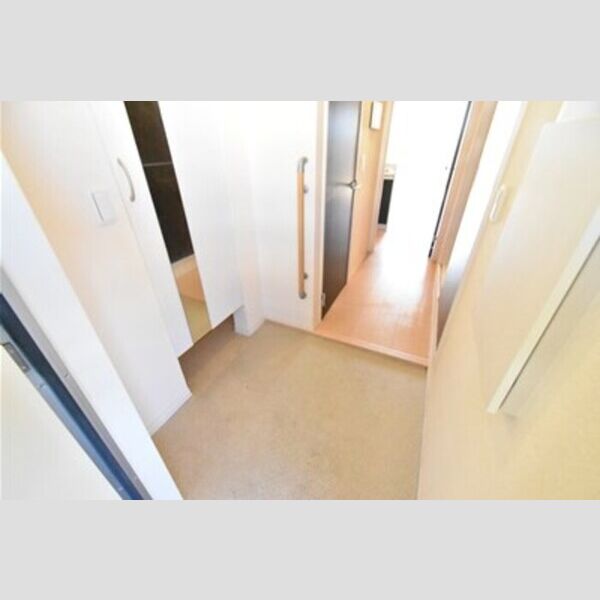 マリアエレナ302号室 玄関