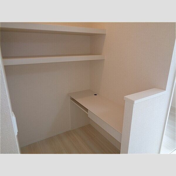 ラッキーレジデンス305号室 ワークスペース