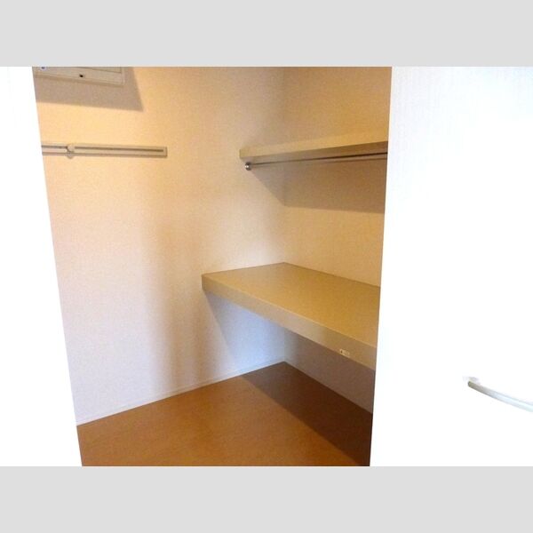 ビスクレッド ウォークインクローゼット