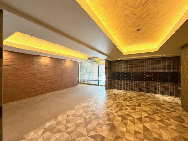 Ｓｏｌａｓｔ　Ｓｑｕａｒｅ綾瀬 エントランス