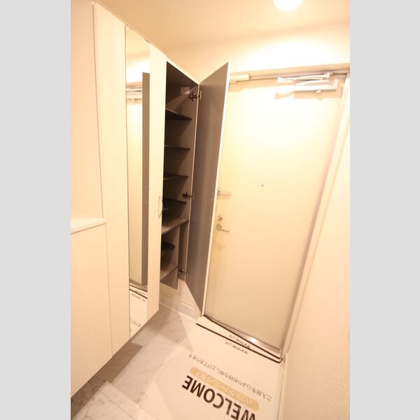 ファミユB 玄関