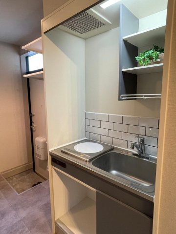 ヴィラクレイン グレーのパネルにタイル張り。小さいながらこだわってます♪