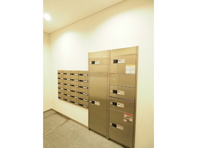 カッシア神田レジデンス10階 宅配ボックス