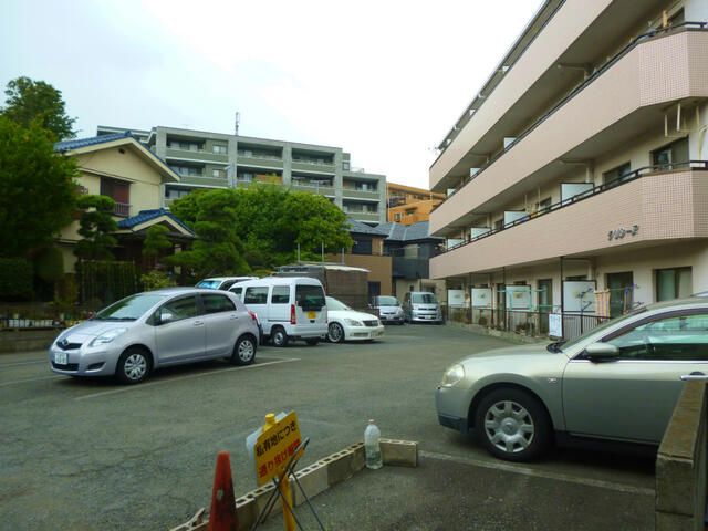 グリシーヌ 駐車場