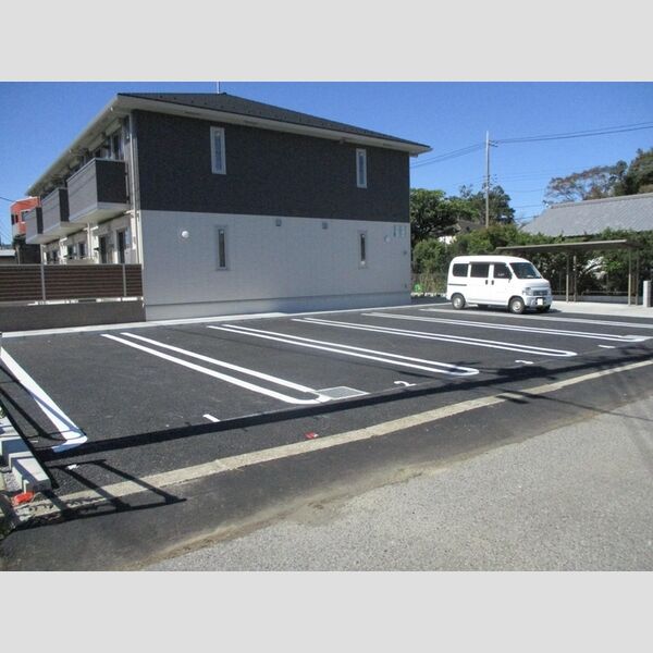 オーフィング 駐車場