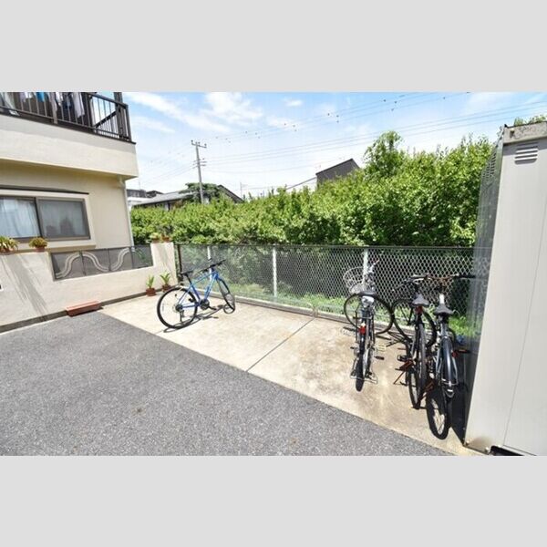 ドエル201号室 駐輪場