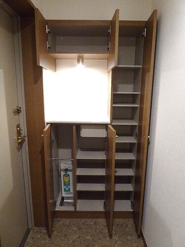 ライオンズステーションプラザ松戸 玄関収納　※前回募集時2022年11月の写真