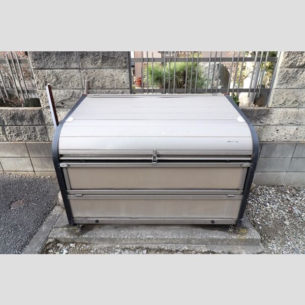 フォン・ブラウン201号室 ゴミ置き場