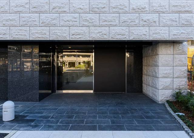 グランド・ガーラ横浜新子安 重厚感のあるエントランス