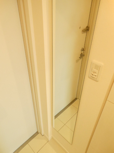 グランド・ガーラ池袋11階 姿見付き玄関