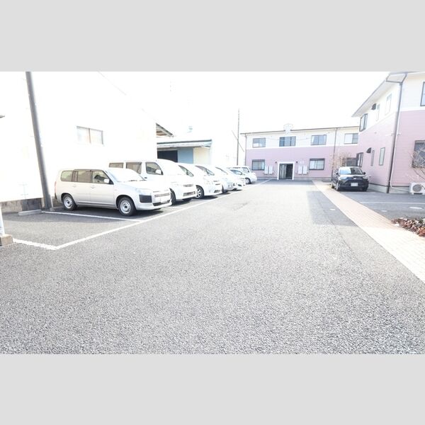 りぜーる・みさと　弐番館 駐車場①