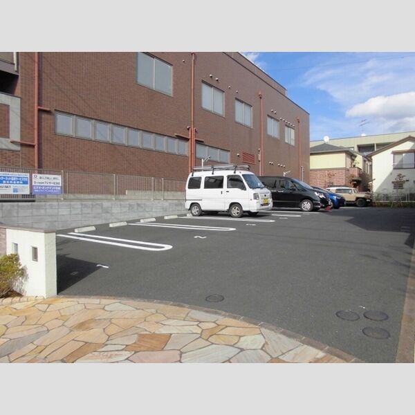 チェリス　フォンテーン　コスモ301号室 駐車場