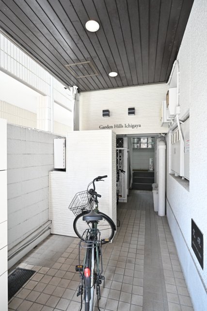 ガーデンヒルズ市ヶ谷3階 エントランス