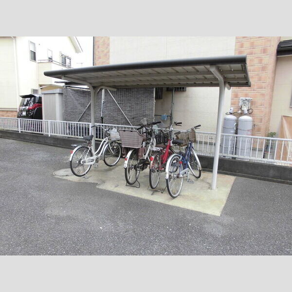 ルミエール　A・B 屋根付き駐輪場