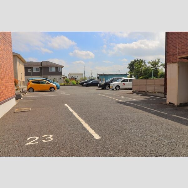 シャレーエスポワール　壱番館 駐車場