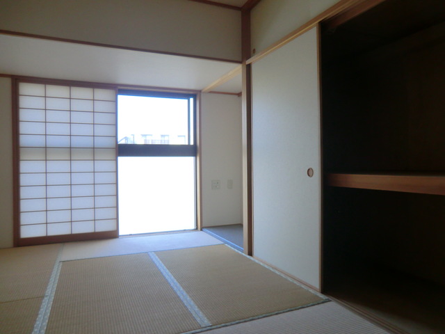 ラ・クラッセ西寺尾0408号室 収納