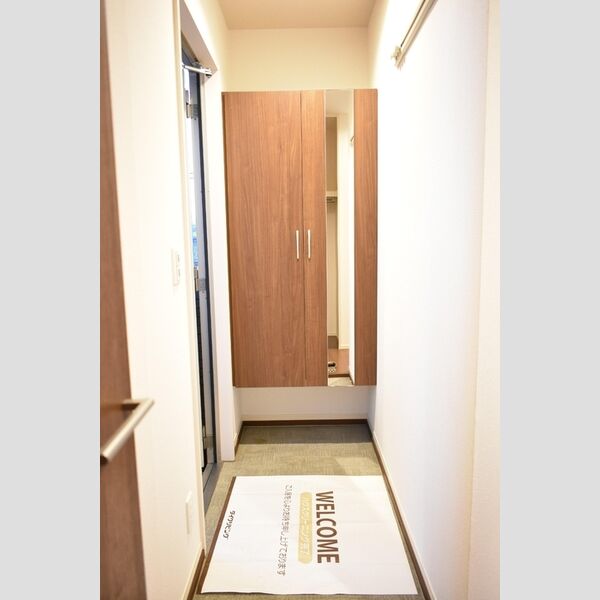 ルシエール氷川 玄関