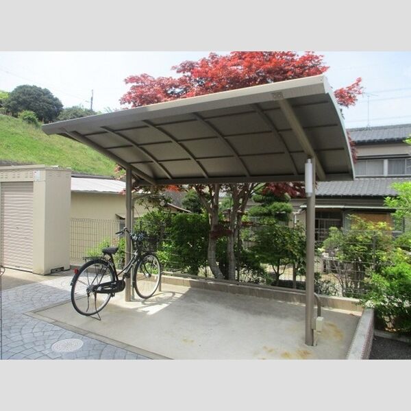アドバンスコートC 駐輪場