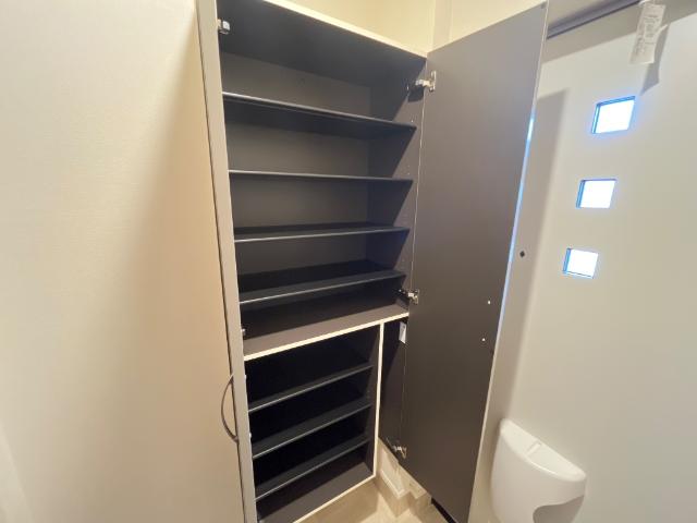 ノイエプルーシア 収納