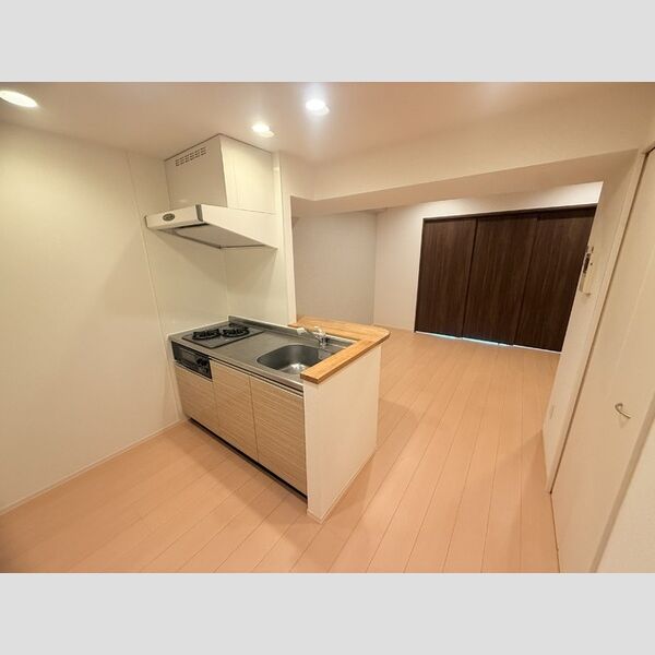 ジェイ・エス・ティ横浜東 リビングキッチン