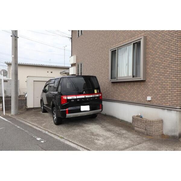 ブランシール102号室 駐車場